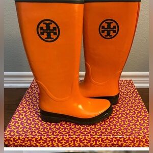 NEW Tory Burch Logo Rain Boots, Size 8